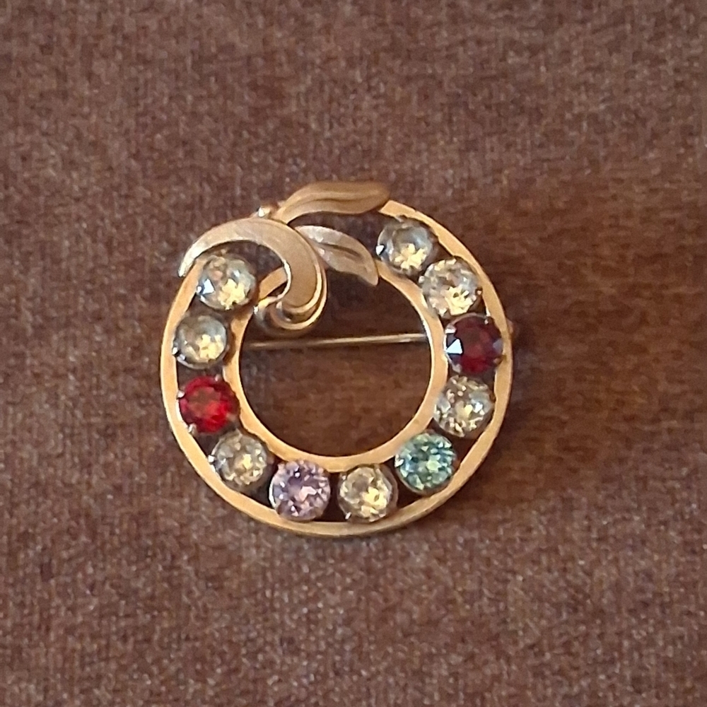 VAN DELL VINTAGE 1960'S 12K G.F. MOTHERS WREATH BIRTHSTONES BROOCH/PIN.